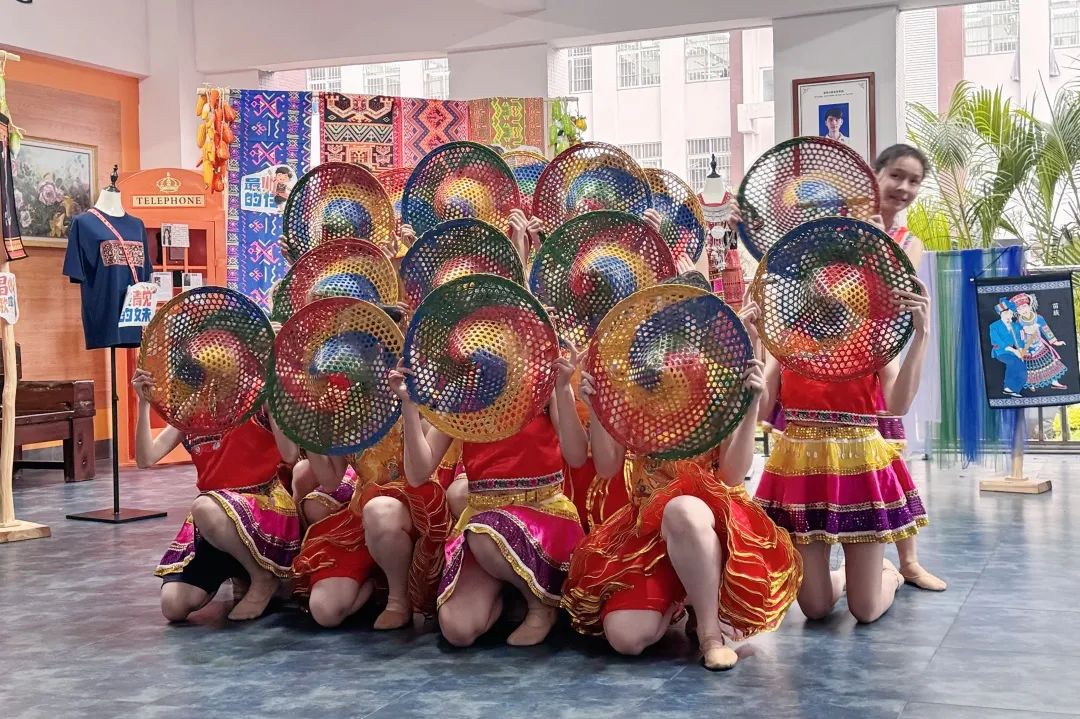 非遺魅力閃耀校園——?？谏礁咧袑W(xué)慶“三月三”藝術(shù)展圓滿收官-圖片2