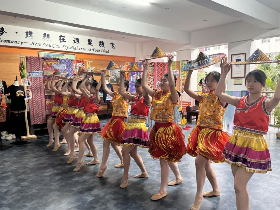 非遺魅力閃耀校園——?？谏礁咧袑W(xué)慶“三月三”藝術(shù)展圓滿收官-圖片3