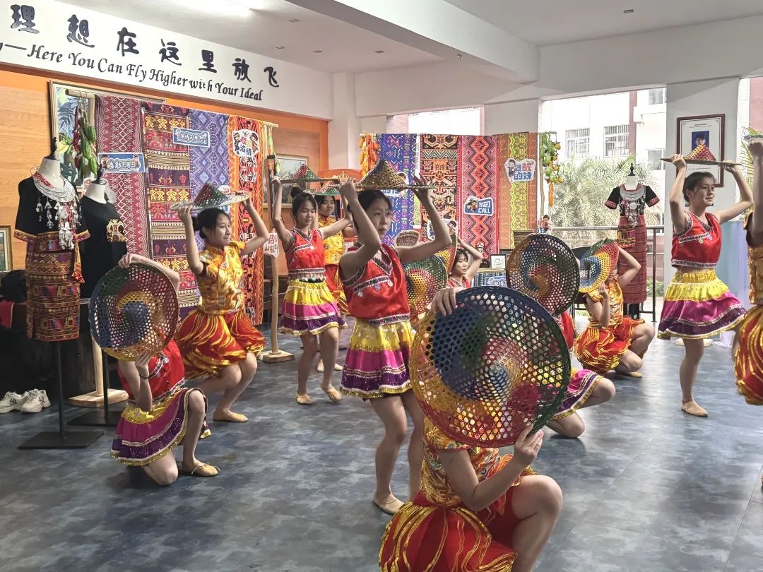 非遺魅力閃耀校園——?？谏礁咧袑W(xué)慶“三月三”藝術(shù)展圓滿收官-圖片3