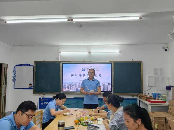 匠心擔(dān)當(dāng)，沐光而行——定安縣山高學(xué)校初中部教學(xué)經(jīng)驗(yàn)分享“開講吧”活動(dòng)-圖片1