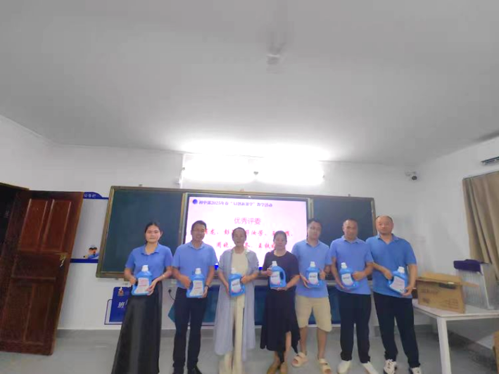 匠心擔(dān)當(dāng)，沐光而行——定安縣山高學(xué)校初中部教學(xué)經(jīng)驗(yàn)分享“開講吧”活動(dòng)-圖片9