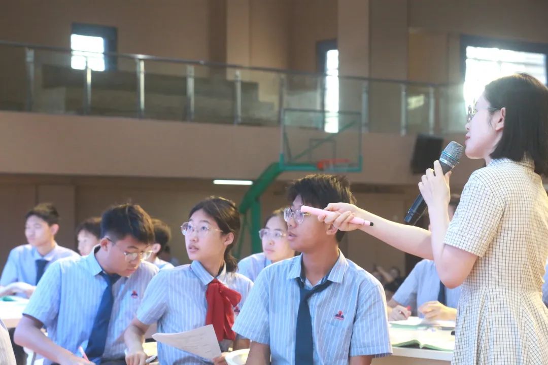 聚焦核心素養(yǎng)，共研備考新策略——2025年?？谑忻捞m區(qū)、龍華區(qū)初中語(yǔ)文中考備考命題培訓(xùn)會(huì)暨林惠萍名師工作室研修活動(dòng)在我校成功舉辦-圖片2