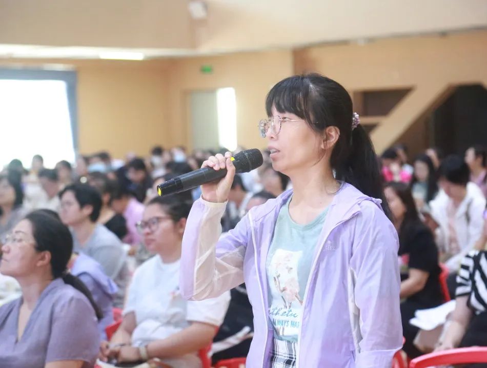 聚焦核心素養(yǎng)，共研備考新策略——2025年?？谑忻捞m區(qū)、龍華區(qū)初中語(yǔ)文中考備考命題培訓(xùn)會(huì)暨林惠萍名師工作室研修活動(dòng)在我校成功舉辦-圖片4