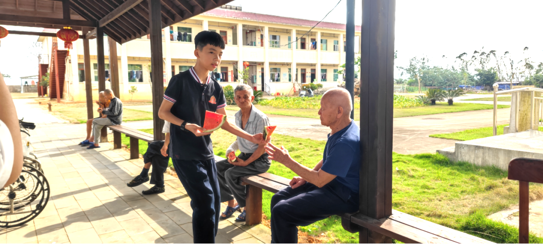 五育并舉|弘揚雷鋒精神 傳承敬老美德——記定安縣山高學?！皩W雷鋒日”敬老院之行-圖片3