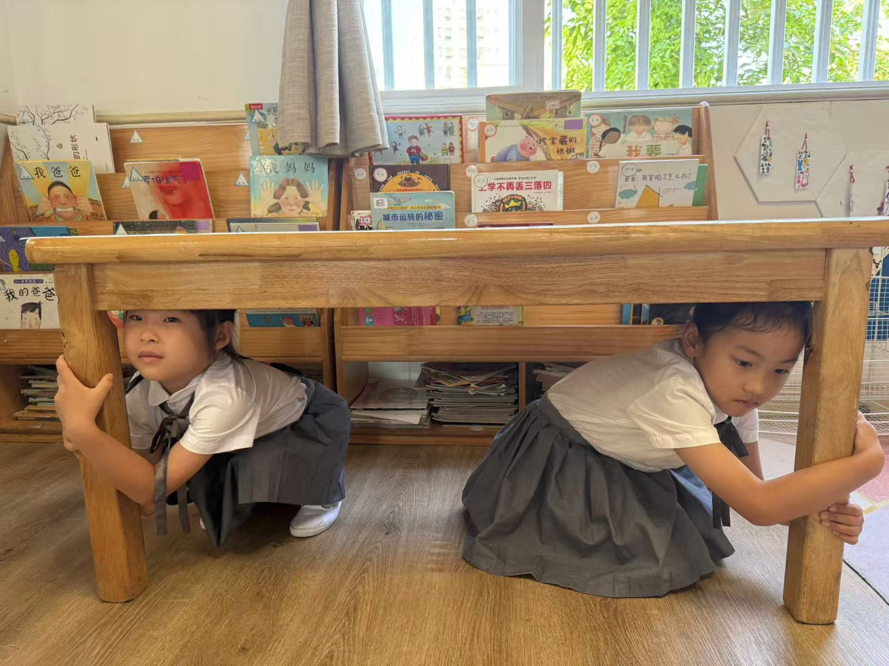 人人講安全 個(gè)個(gè)會(huì)應(yīng)急——海口市山高幼兒園2025年防震減災(zāi)演練活動(dòng)-圖片29