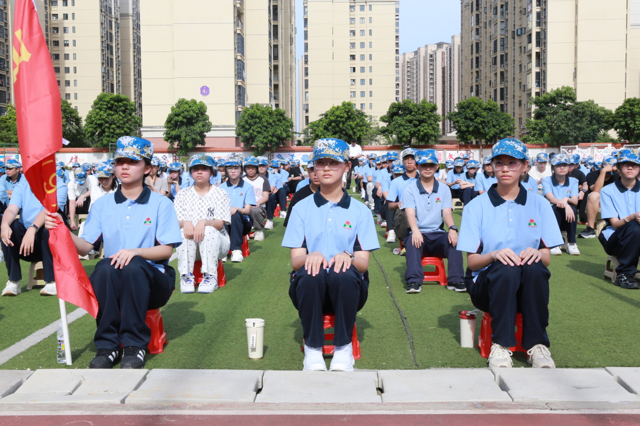 燃情開營！?？谏礁咧袑W(xué)2025級(jí)高一新生開啟軍訓(xùn)成長之旅-圖片1