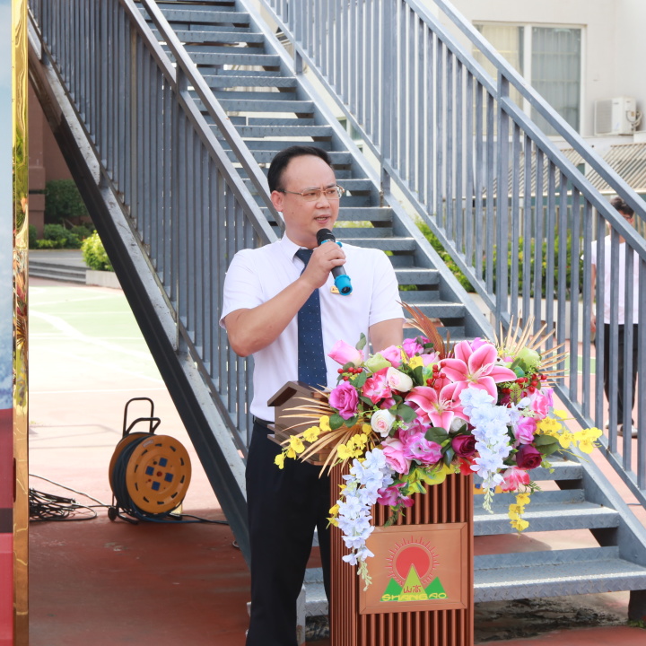 燃情開營！?？谏礁咧袑W(xué)2025級(jí)高一新生開啟軍訓(xùn)成長之旅-圖片2