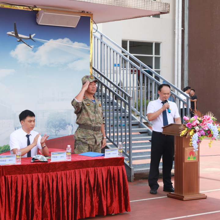 燃情開營！?？谏礁咧袑W(xué)2025級(jí)高一新生開啟軍訓(xùn)成長之旅-圖片2