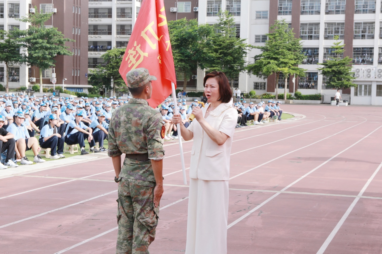 燃情開營！?？谏礁咧袑W(xué)2025級(jí)高一新生開啟軍訓(xùn)成長之旅-圖片5